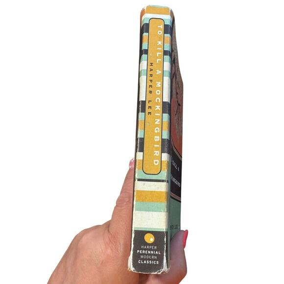 To Kill A Mockingbird Paperback Book Harper Lee - Picture 3 of 7